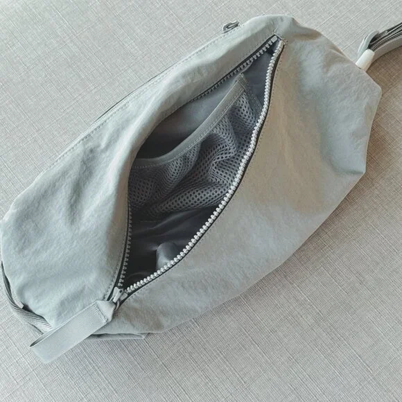 Lululemon Inspired Fast Track Bag 9L, Grey, Multi-pocket, NEW - Picture 4 of 4